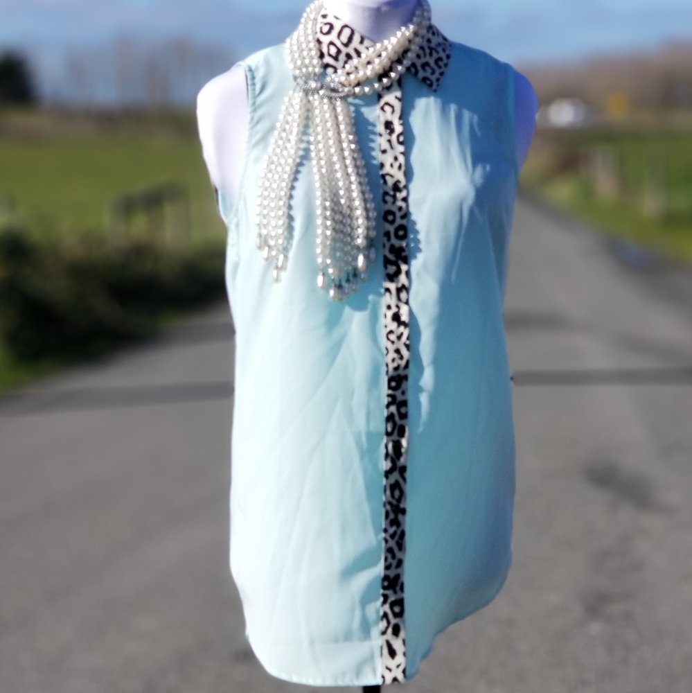 Ali & Kris Button Down Sleeveles Shirt Blouse sz M